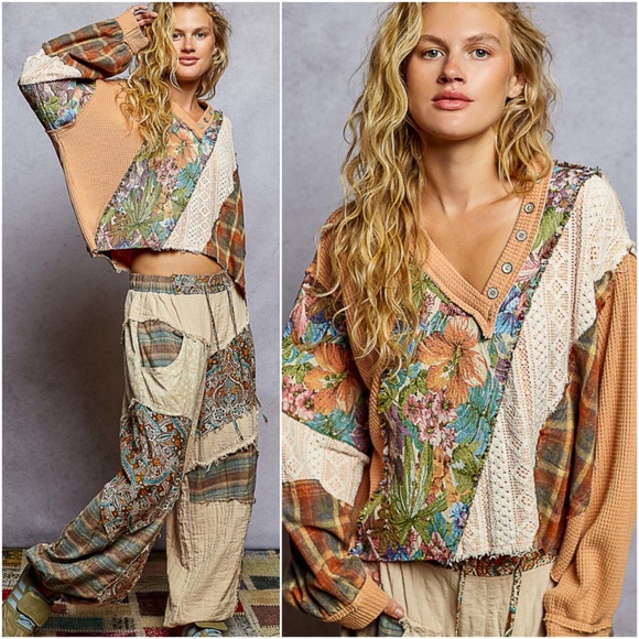 POL Floral  Plaid Print Button Detail V neck Long Sleeve Top - Picture 3 of 4